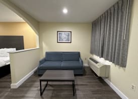 Rodeway Inn & Suites Hwy 290 NW 5