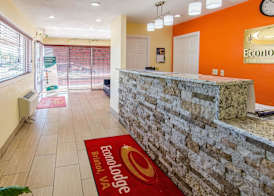 Econo Lodge Near Motor Speedway 4