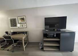 Country Inn & Suites by Radisson, Midway - Tallahassee West 5