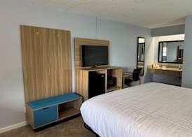 Days Inn by Wyndham Charlotte University 3