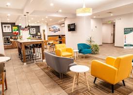Quality Inn & Suites Oakwood Village - Cleveland South 2