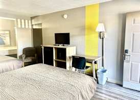 Super 8 by Wyndham Albuquerque Downtown 5