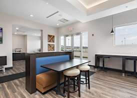 Holiday Inn Express Kansas City North - Parkville by IHG 4