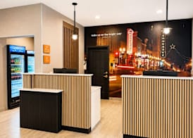 La Quinta Inn & Suites by Wyndam Knoxville West 2