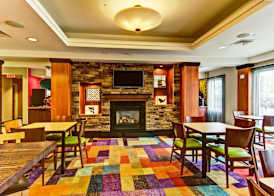 Fairfield Inn & Suites by Marriott State College 3