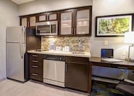 Days Inn & Suites by Wyndham Port Arthur 5
