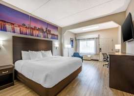 Clarion Pointe Louisville East 5