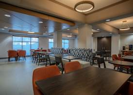 Holiday Inn Express & Suites CLEVELAND by IHG 3