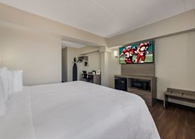 Red Roof Inn PLUS+ & Suites Virginia Beach – Seaside 5