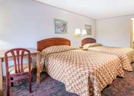 Knights Inn Canton 5