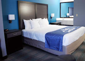 Days Inn by Wyndham Montgomery 5