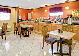 Ramada by Wyndham El Paso 3