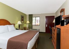 Howard Johnson by Wyndham Tallahassee 3