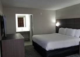 Days Inn & Suites by Wyndham Charleston Airport West 4