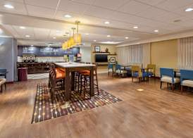 Hampton Inn Waterbury 4