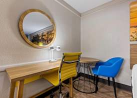 Days Inn by Wyndham Birmingham/West 5