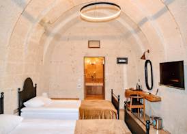 Evanthia Cave Suites 5