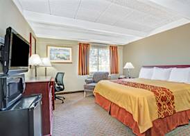 Travelodge by Wyndham Iowa City 5