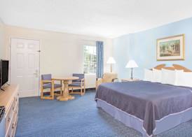 Howard Johnson by Wyndham Staunton 5