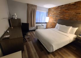 Travelodge by Wyndham Barrie 5
