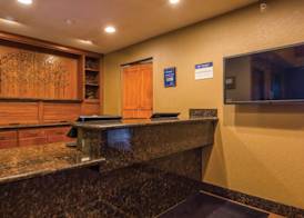 Best Western Plus Deer Park Hotel and Suites 3