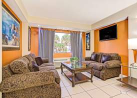 Days Inn & Suites by Wyndham Tampa Fairground-Casino-Ybor 2
