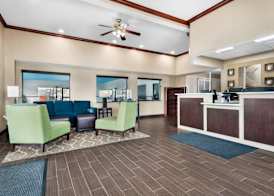 Comfort Inn & Suites North East 4