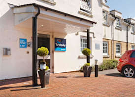 Travelodge Cardiff Airport 4
