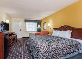 Days Inn & Suites by Wyndham Warner Robins Near Robins AFB 2