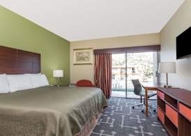 Howard Johnson by Wyndham Athens 4