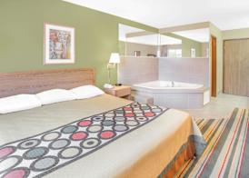 Super 8 by Wyndham East Moline 5