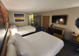 Days Inn by Wyndham Johnson Creek 3