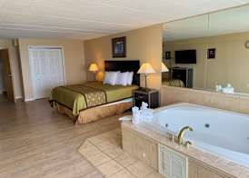 Aquarius Oceanfront Hotel 4
