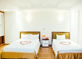 Hoàng Gia Hotel -150 Nghi Tàm HN - by BAY LUXURY 3
