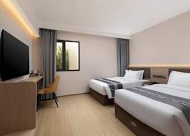 Days Inn by Wyndham Zhuhai Qinglv Road 5