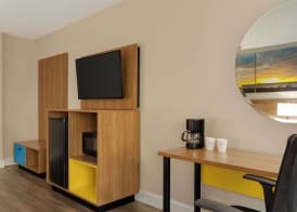 Days Inn by Wyndham Myrtle Beach-Beach Front 5