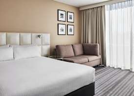 Holiday Inn WARWICK FARM by IHG 4
