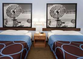 Super 8 by Wyndham Huntington 3