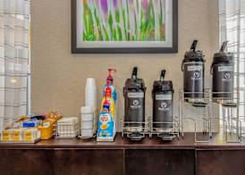 La Quinta by Wyndham Orlando Airport - On Property Food Trucks & Free Airport Shuttle! 3