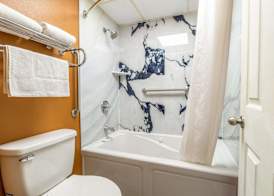 Quality Inn & Suites Corinth West 5