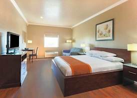 Super 8 by Wyndham Groesbeck 2