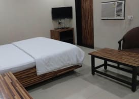 Pals Hotel 5