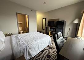 Relax Inn & Suites 4