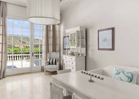 Paradise Art Hotel by Mr and Mrs White 4