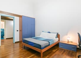 GuestHost - Vittorio Emanuele & Via Roma Colorful Apartment 2