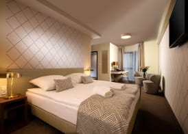 Xerion Hotel 5
