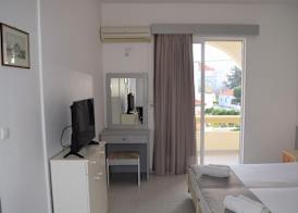 Lefteris Spacious APT Near Ialysos Beach 3