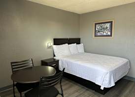 Americas Best Value Inn and Suites Groves 4