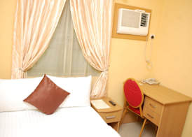 De Lawrence Court & Suites 5