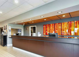 Days Inn & Suites by Wyndham Johnson City 2